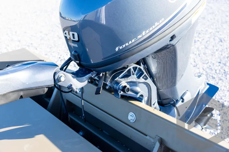 Slide: The Image of 2026 G3 1652 VBW boat with Yamaha 40 horsepower four-stroke outboard motor. - 40