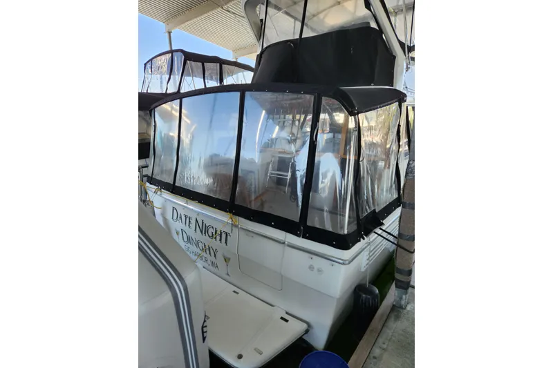 Slide: The Image of 1992 Bayliner 3288 Motoryacht with covered deck, docked at marina. - 20