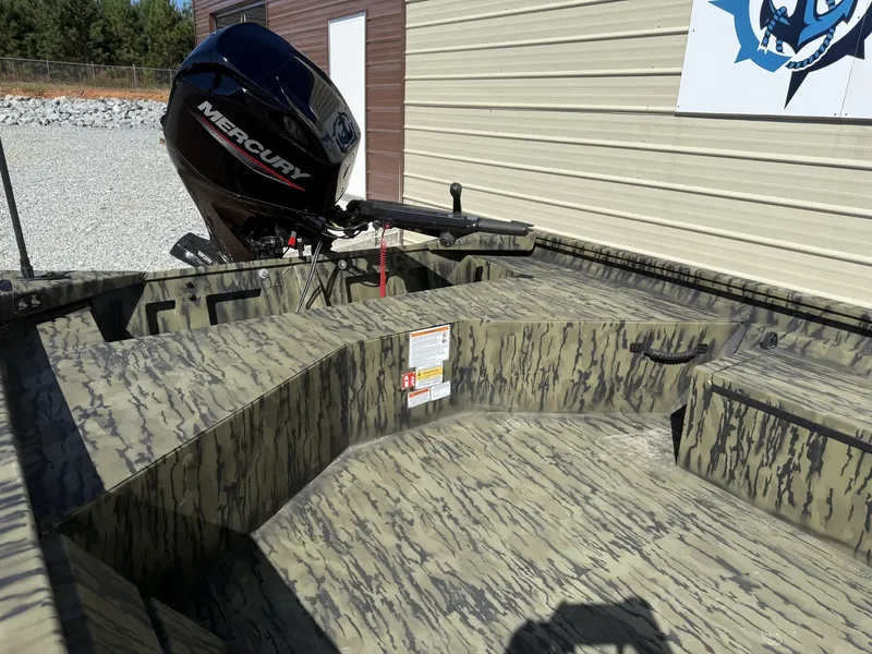 Slide: The Image of Lowe Roughneck Tiller 1660 Deluxe 2026 - 4