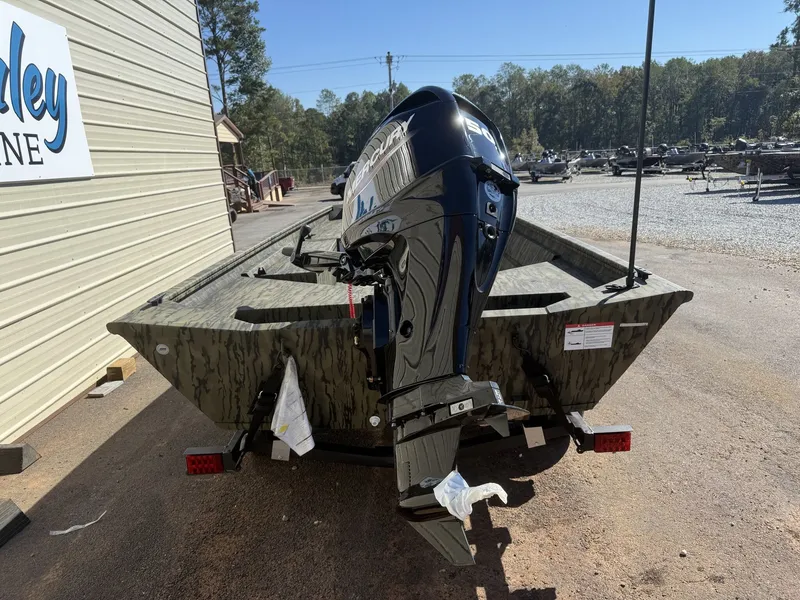 Slide: The Image of Lowe Roughneck Tiller 1660 Deluxe 2026 - 5