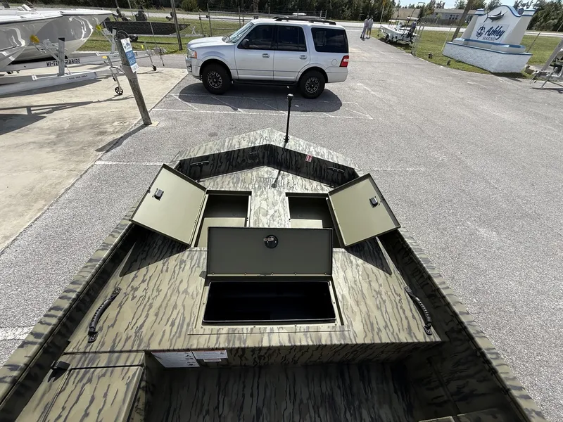 Slide: The Image of Lowe Roughneck Tiller 1760 Deluxe 2026 - 5