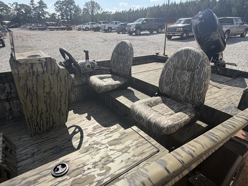 Slide: The Image of Lowe Roughneck 1756SC 2026 - 9