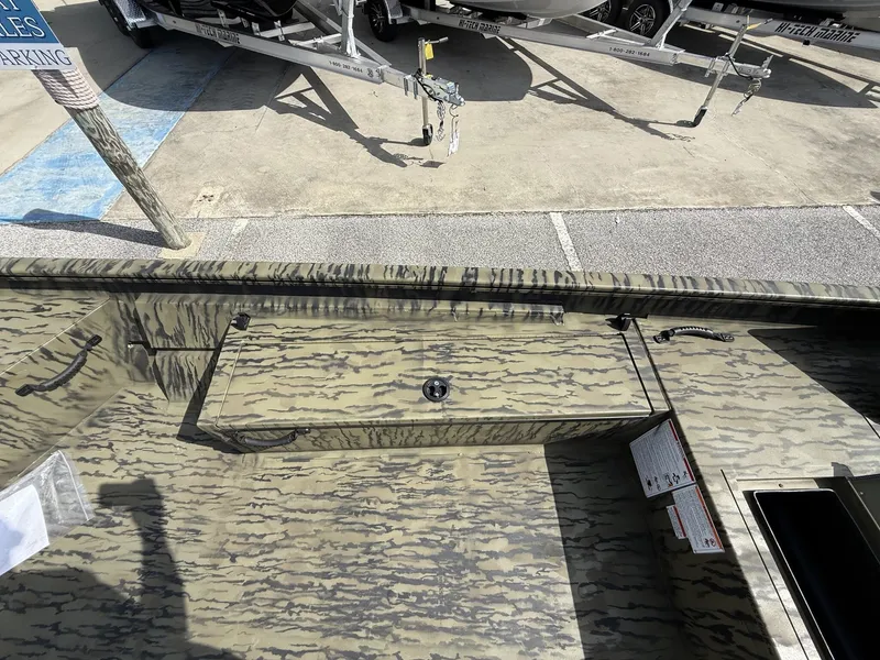 Slide: The Image of Lowe Roughneck Tiller 1760 Deluxe 2026 - 8