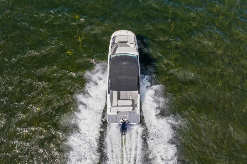 Slide: The Image of Top view of 2021 Sea Ray SDX 250 Outboard cruising on water. - 13