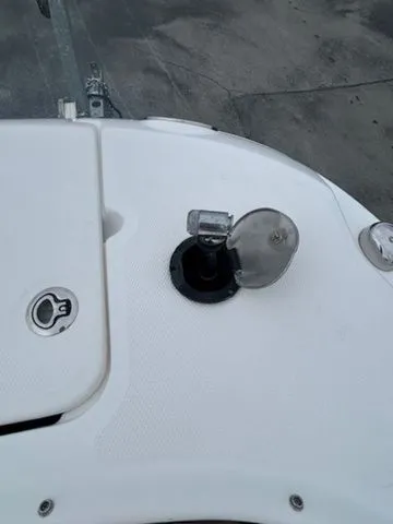 Slide: The Image of Boston Whaler 270 Vantage 2018 - 10