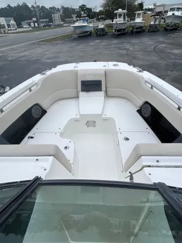 Slide: The Image of Boston Whaler 270 Vantage 2018 - 12