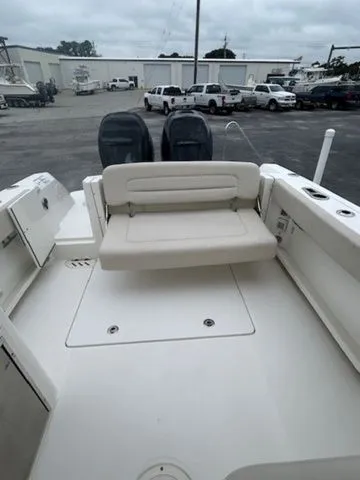 Slide: The Image of Boston Whaler 270 Vantage 2018 - 18