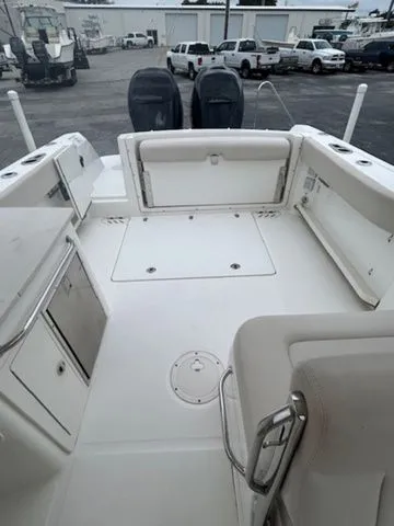Slide: The Image of Boston Whaler 270 Vantage 2018 - 5