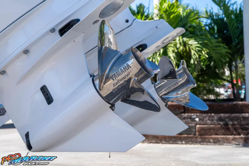 Slide: The Image of Yamaha Saltwater propellers on a 2026 Sea Hunt Ultra 305 Coffin Box boat. - 9