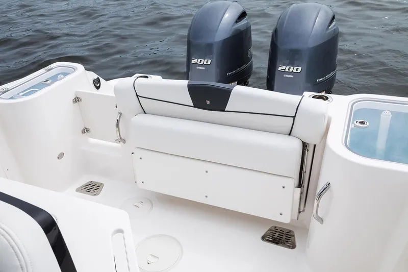 Slide: The Image of 2019 Wellcraft 262 Fisherman boat with twin Yamaha 200 engines. - 64