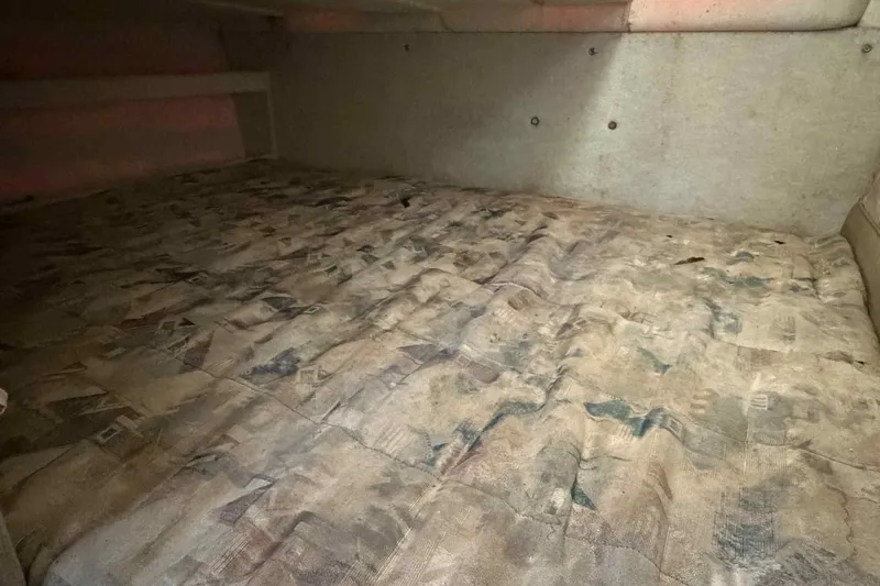 Slide: The Image of 1999 Bayliner 2655 Ciera cabin interior with patterned upholstery. - 10