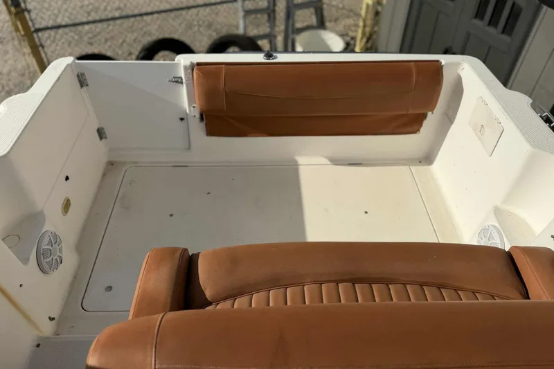 Slide: The Image of 1999 Bayliner 2655 Ciera boat interior with brown leather seating and white deck. - 8