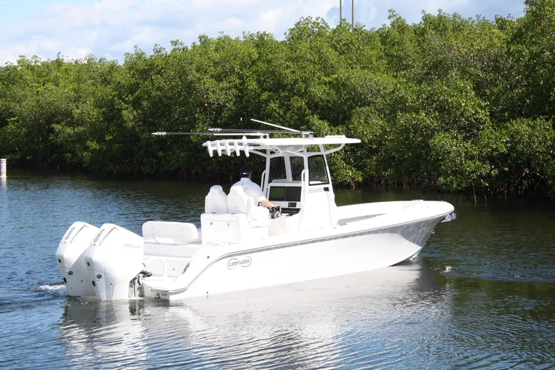 Slide: The Image of 2026 Limitless CC 27 Feet - 8