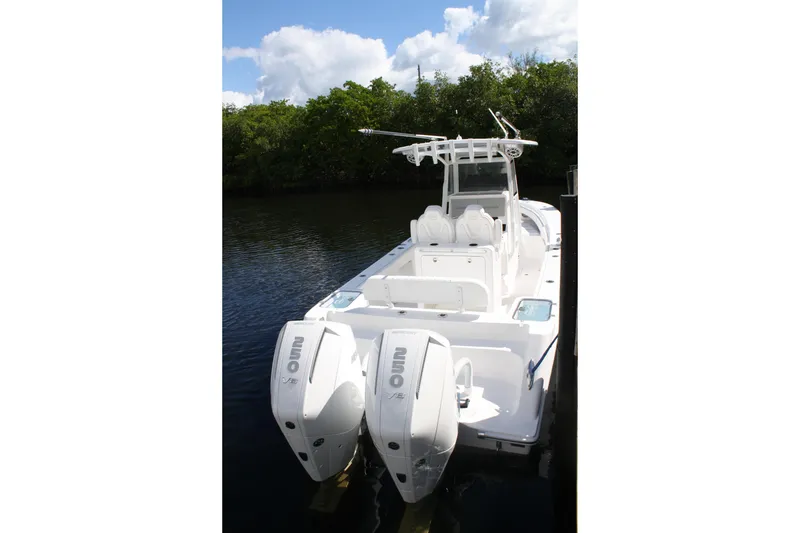 Slide: The Image of 2026 Limitless 270 Center Console - 9