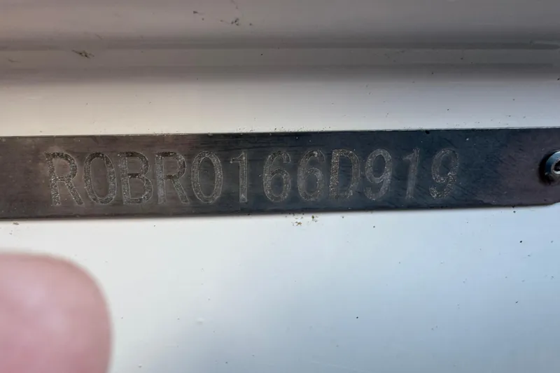 Slide: The Image of 2019 Robalo R272 Center Console boat identification plate with serial number. - 25