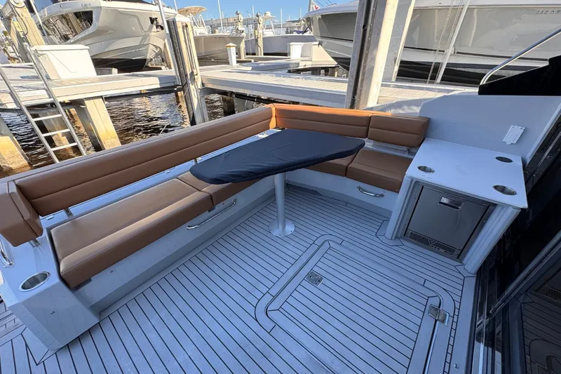 Slide: The Image of Cruisers Yachts 46 Cantius 2026 - 13