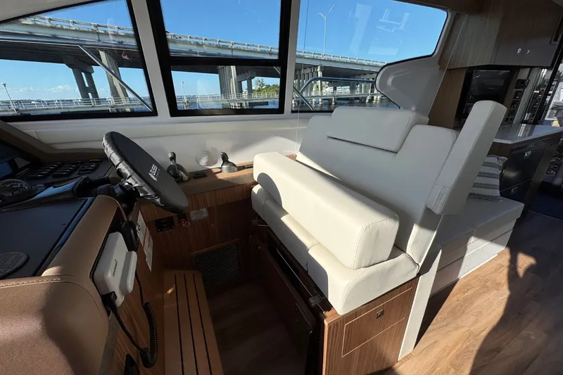 Slide: The Image of Cruisers Yachts 46 Cantius 2026 - 25