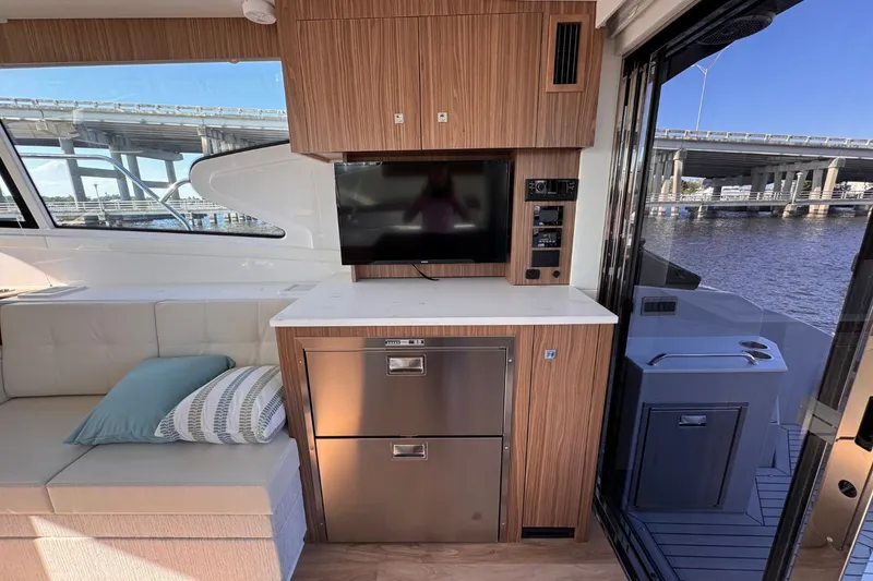 Slide: The Image of Cruisers Yachts 46 Cantius 2026 - 33