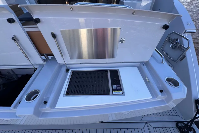 Slide: The Image of Cruisers Yachts 46 Cantius 2026 - 9