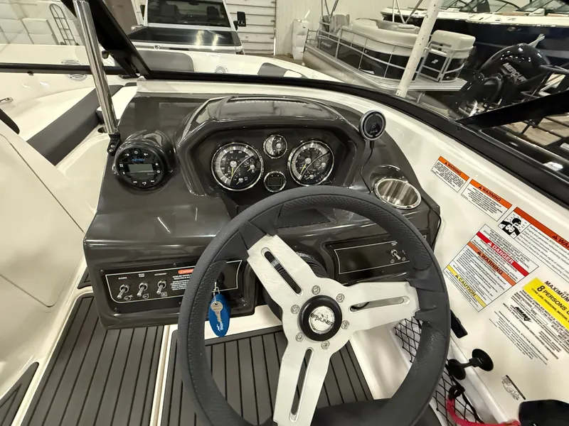 Slide: The Image of Bayliner VR5 Bowrider I/O 2022 - 14