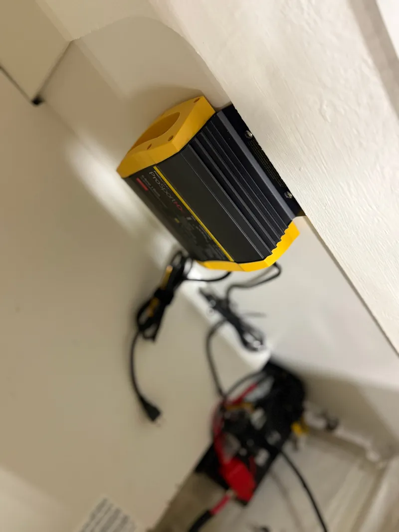 Slide: The Image of Bayliner VR5 Bowrider I/O 2022 - 22