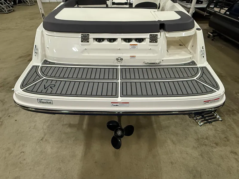Slide: The Image of Bayliner VR5 Bowrider I/O 2022 - 5