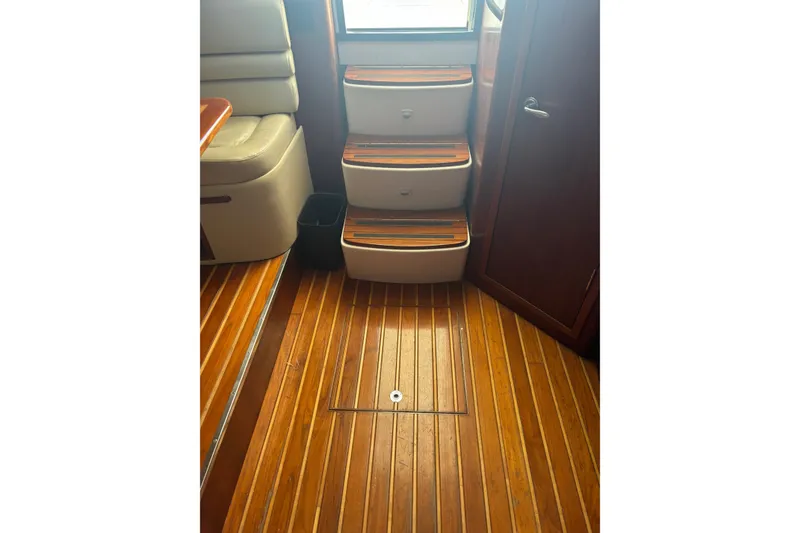 Slide: The Image of Helm of 2000 Pursuit 3400 Express boat with steering wheel and controls. - 20