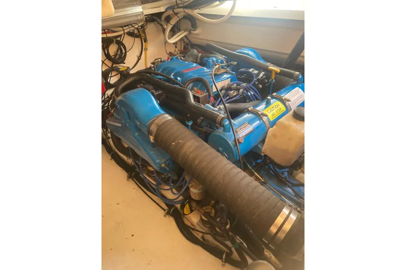 Slide: The Image of Exceptionally clean engine room and engines - 34