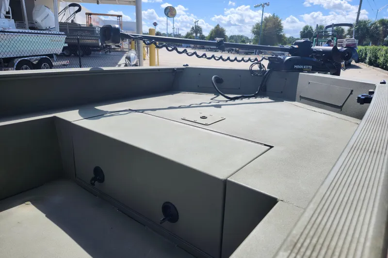 Slide: The Image of 2025 Tracker Grizzly 1650 T Prairie Wings Edition boat interior with Minn Kota trolling motor. - 8