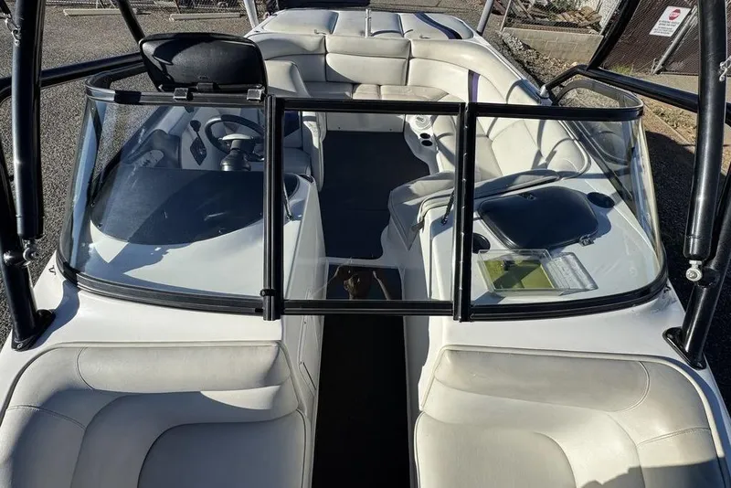 Slide: The Image of 1999 Tigé 2100V Limited boat interior with white seating and black accents. - 19