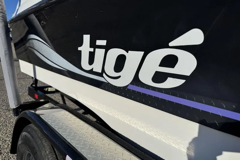 Slide: The Image of 1999 Tigé 2100V Limited boat logo on black and white hull. - 4