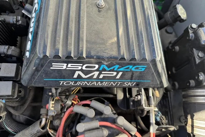 Slide: The Image of Engine of 1999 Tigé 2100V Limited with 350 MAG MPI Tournament Ski. - 47