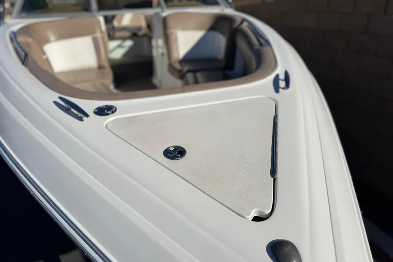 Slide: The Image of 2007 Cobalt 252 boat bow with seating and storage compartment. - 10
