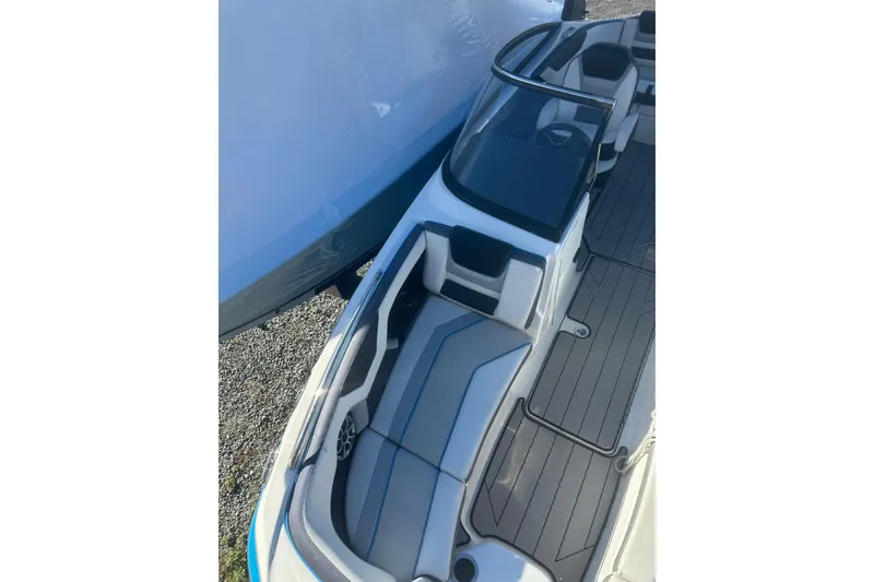 Slide: The Image of 2021 Yamaha Boats 212XE, sleek design, docked with another boat, featuring modern seating. - 19