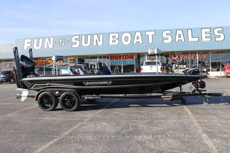 The Image of 2025 Phoenix 921 ELITE boat at Fun-N-Sun Boat Sales dealership. - 2