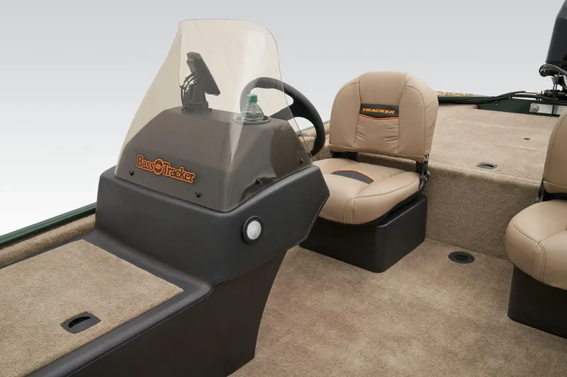 Slide: The Image of Tracker Bass Tracker Classic Limited 2026 - 19