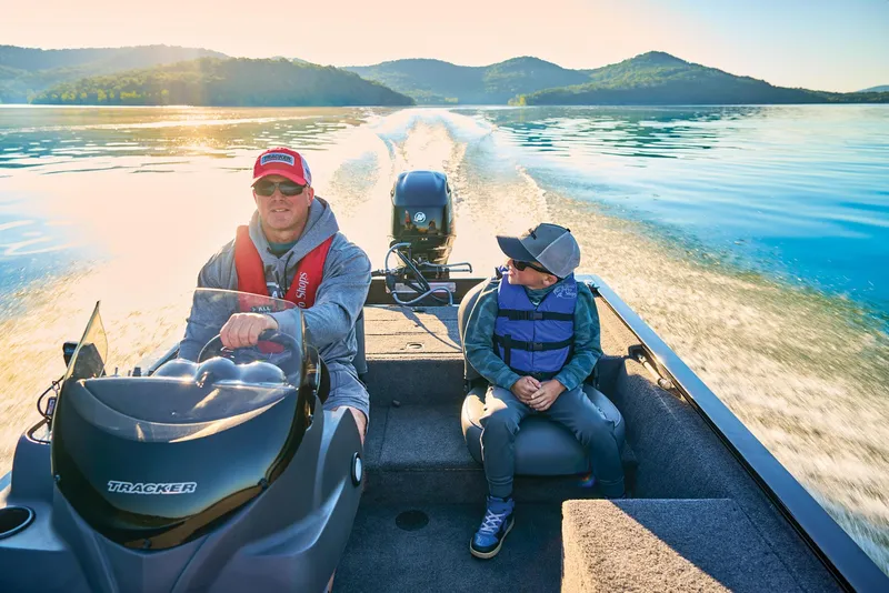 Slide: The Image of Tracker Pro 170 2026 - 70