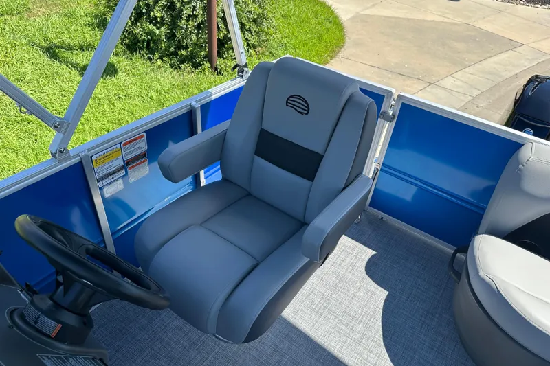 Slide: The Image of Captain's chair on 2026 Sun Tracker Party Barge 16 DLX pontoon boat. - 11