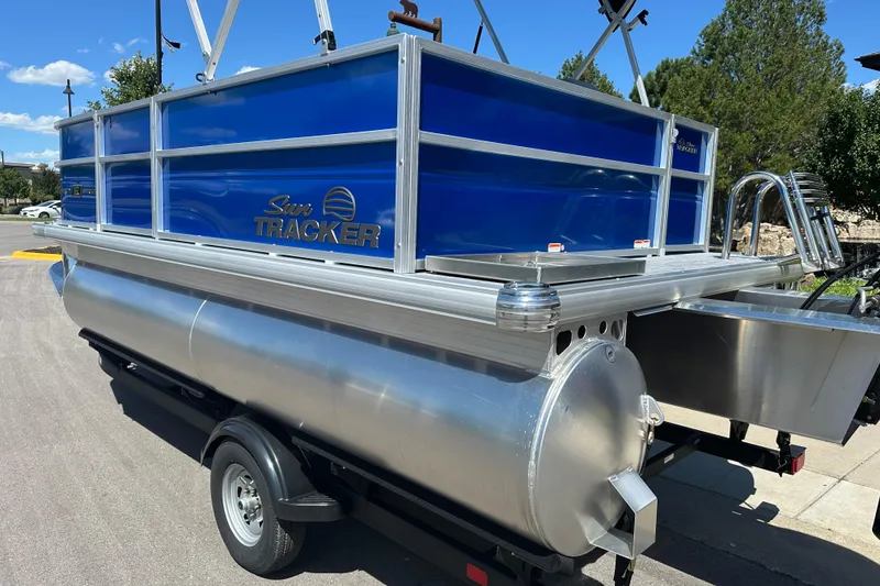 Slide: The Image of Sun Tracker Party Barge 16 DLX 2026 - 15