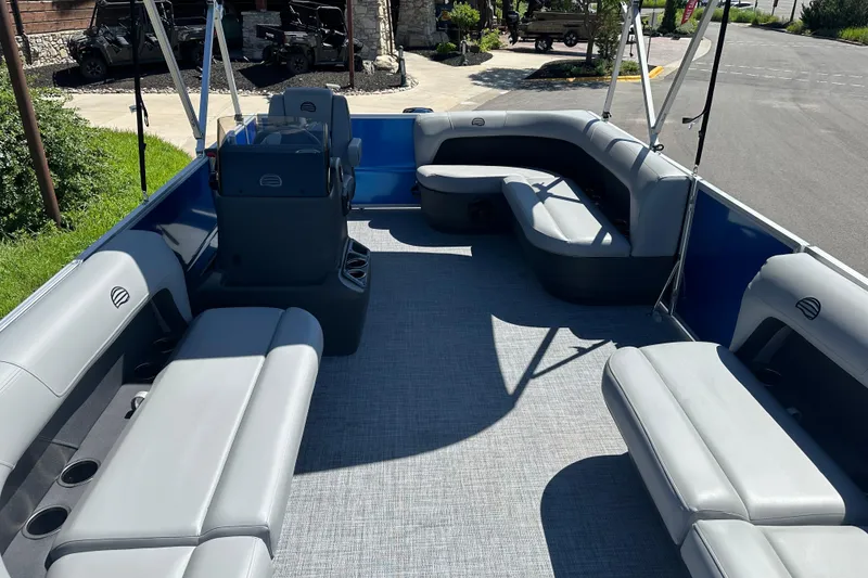 Slide: The Image of Sun Tracker Party Barge 16 DLX 2026 - 20