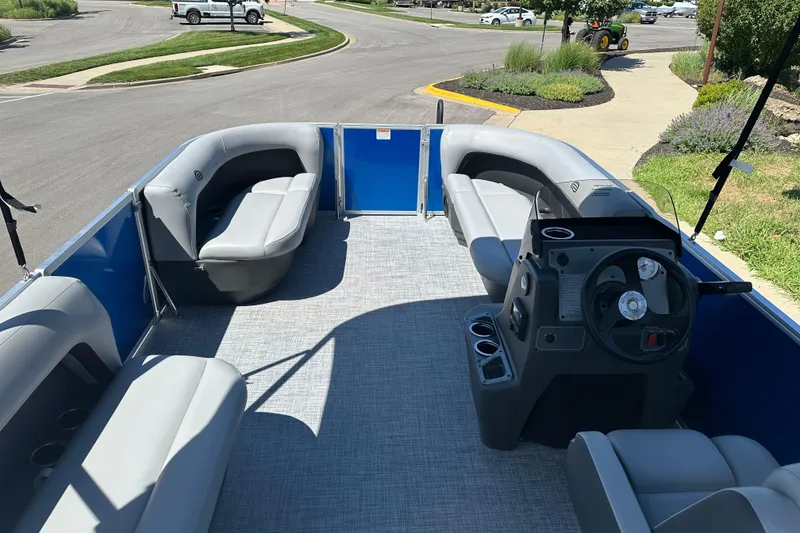 Slide: The Image of Sun Tracker Party Barge 16 DLX 2026 - 21