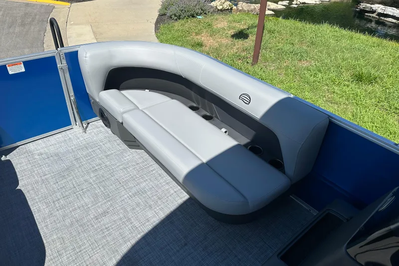 Slide: The Image of Sun Tracker Party Barge 16 DLX 2026 - 23