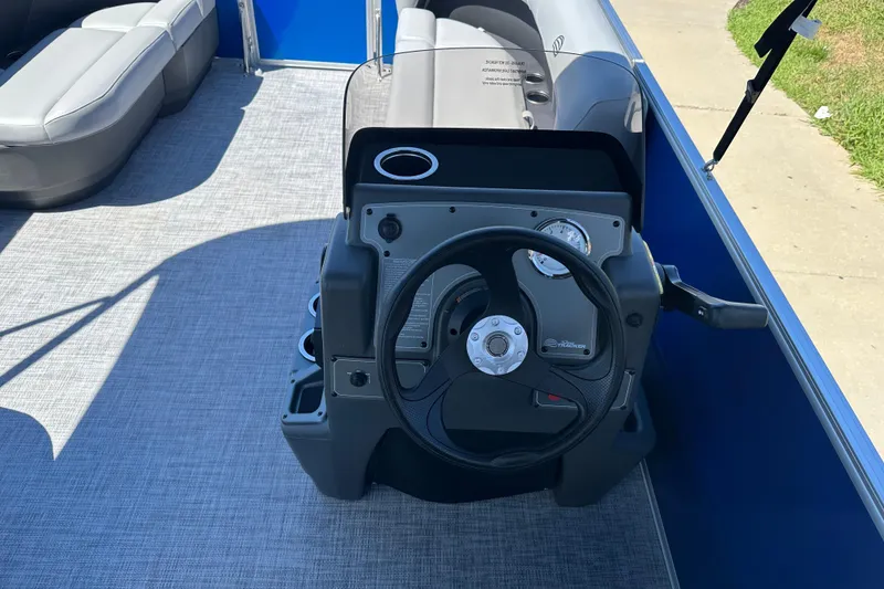 Slide: The Image of Sun Tracker Party Barge 16 DLX 2026 - 24