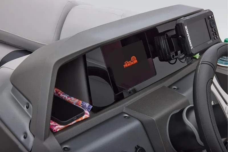 Slide: The Image of Sun Tracker SportFish 22 XP3 2026 - 94