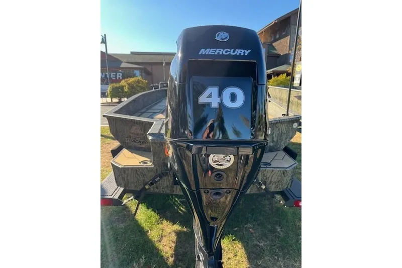 Slide: The Image of 2026 Tracker Grizzly 1756 T Marsh boat with Mercury 40 HP outboard motor. - 47