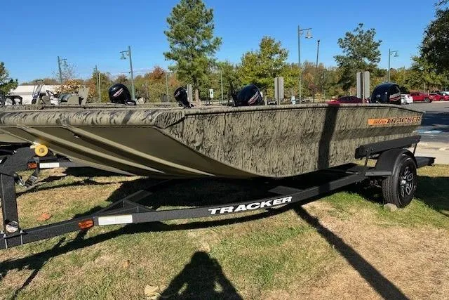 Slide: The Image of 2026 Tracker Grizzly 1756 T Marsh boat on trailer, parked outdoors. - 49
