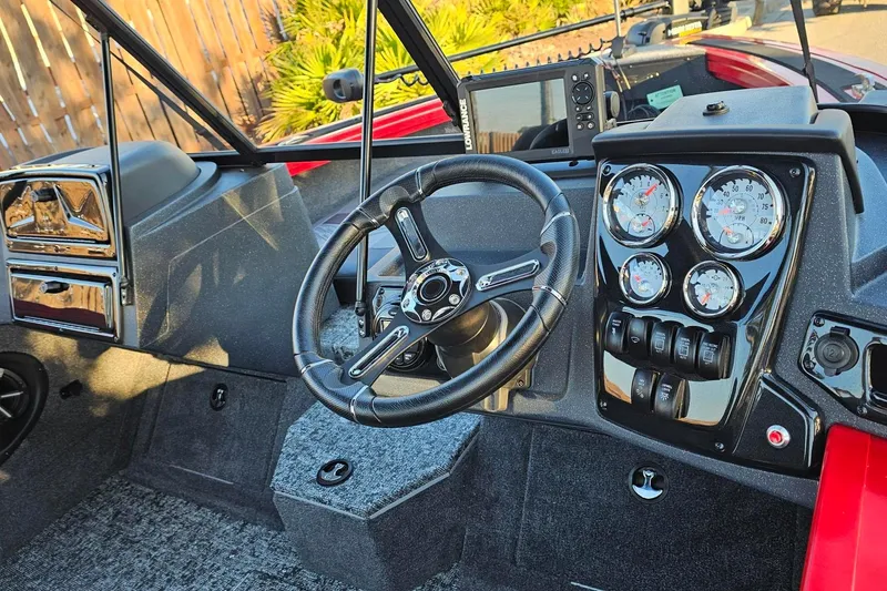 Slide: The Image of 2026 Tracker Targa V-19 Combo boat with Minn Kota PowerDrive trolling motor. - 7