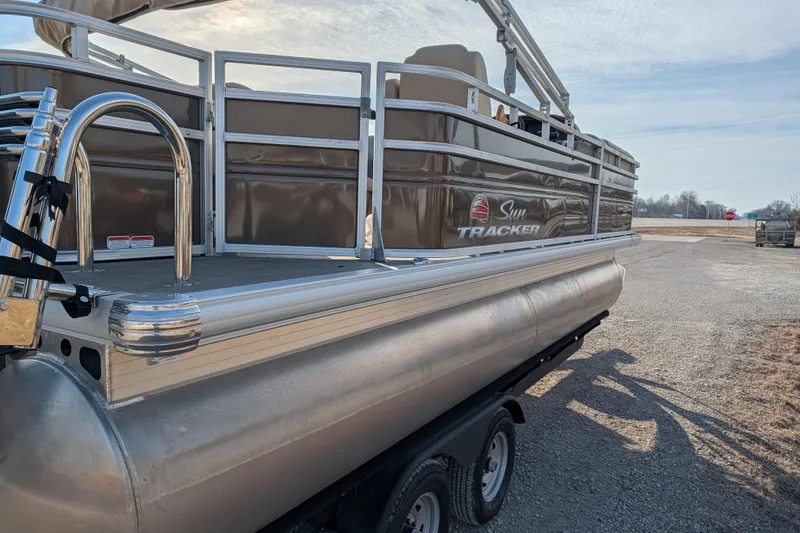 Slide: The Image of 2024 Sun Tracker SportFish 20 DLX pontoon boat on trailer, side view. - 68