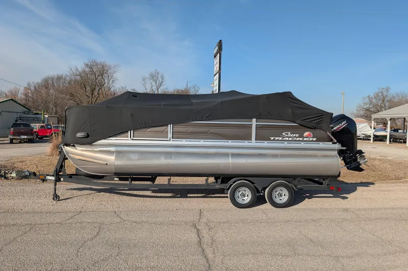 Slide: The Image of 2024 Sun Tracker SportFish 20 DLX pontoon boat with cover on trailer. - 73