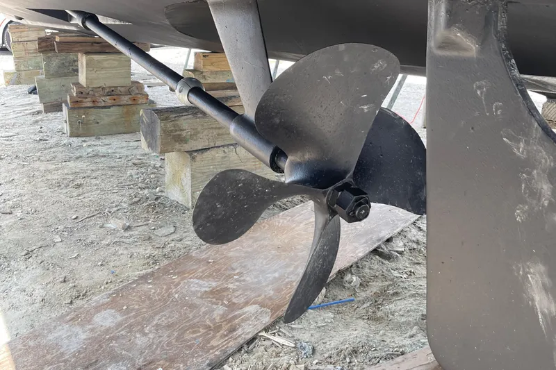 Slide: The Image of Propeller of 2001 Carver 444 Cockpit Motor Yacht on dry dock. - 48